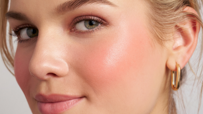 Møt ColorLuxe Liquid Blush