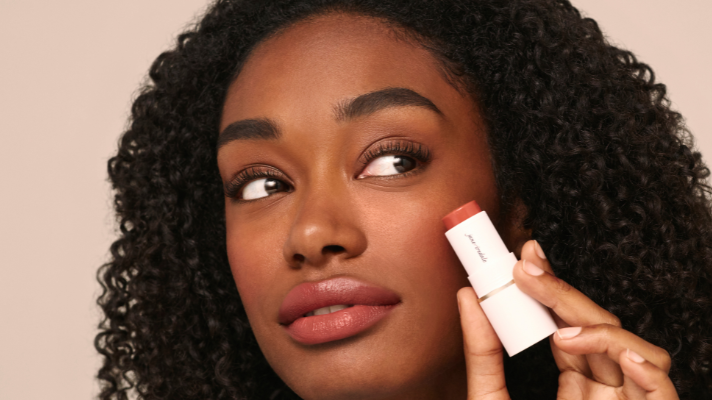 Glow Time Blush Stick - en naturlig, glødende blush