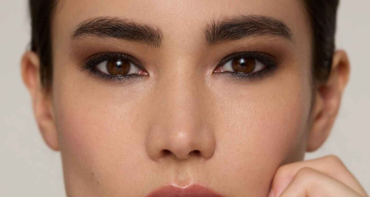 Slik bruker du ColorLuxe Eye Shadow Stick