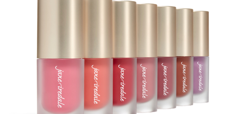 Flytende blush vs. pudderblush - hvilken bør du velge?