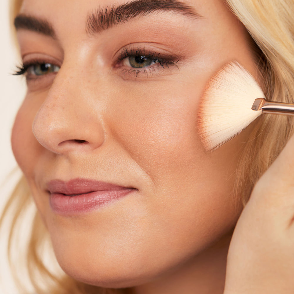 jane iredale bronzer refill bronzer på modell